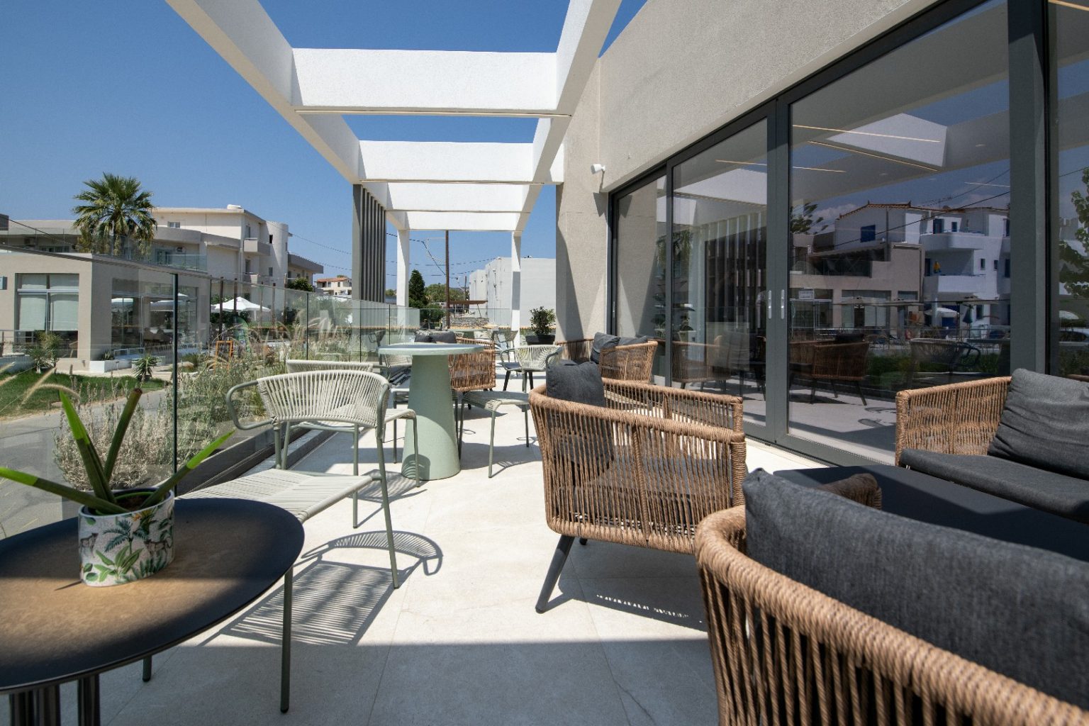Luxury In Suite Bars With Premium Beer Selection photo
